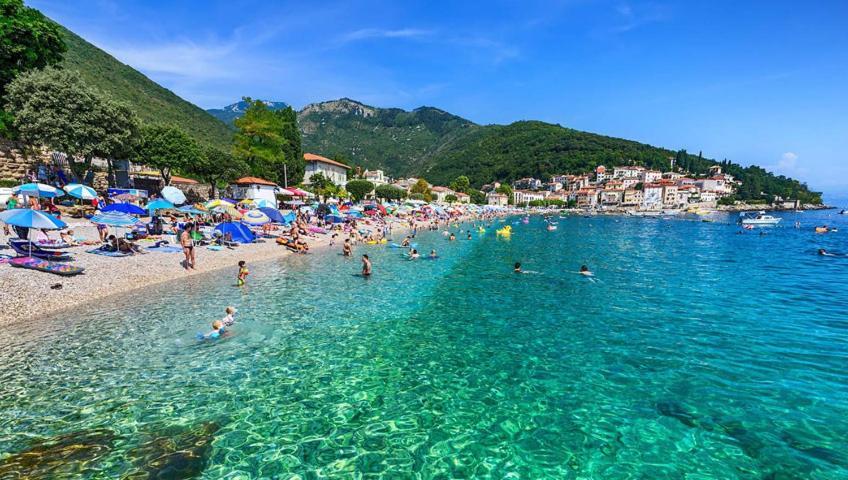 Apartments Blue & Green Moscenicka Draga Bagian luar foto